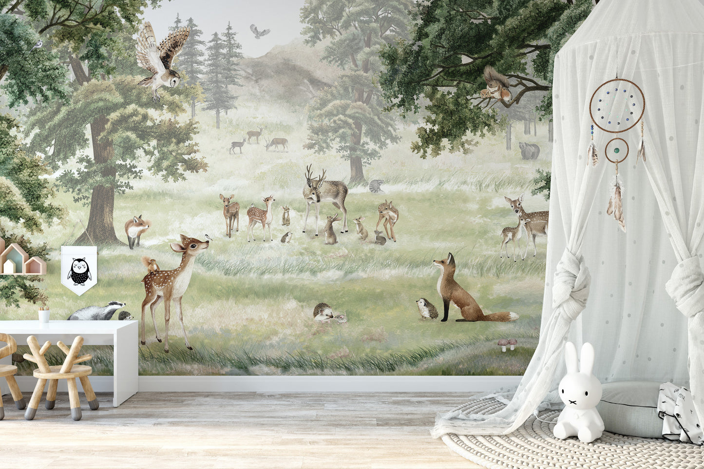 Fun forest wallpaper with animals for a lively kids' room.