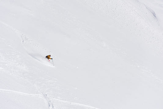 Minimalist Snowy Powder Ski Wallpaper