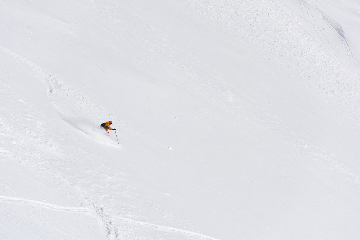 Minimalist Snowy Powder Ski Wallpaper in your room — zoomed