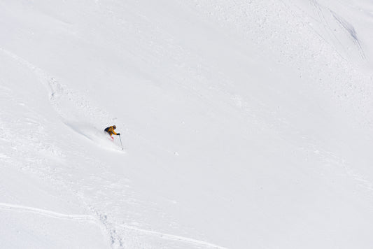Minimalist Snowy Powder Ski Wallpaper