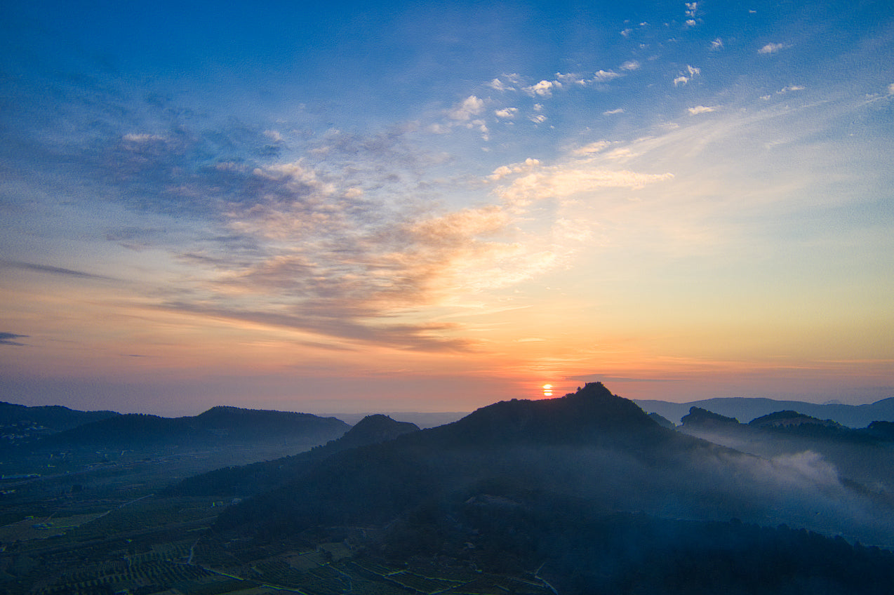 Serene Sunset Over Mountains Wallpaper