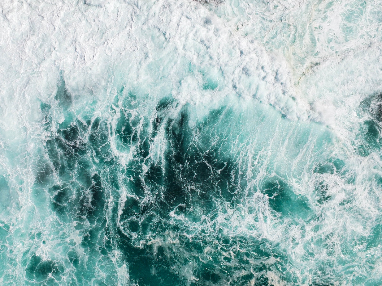 Splashing Sea Wave Wallpaper