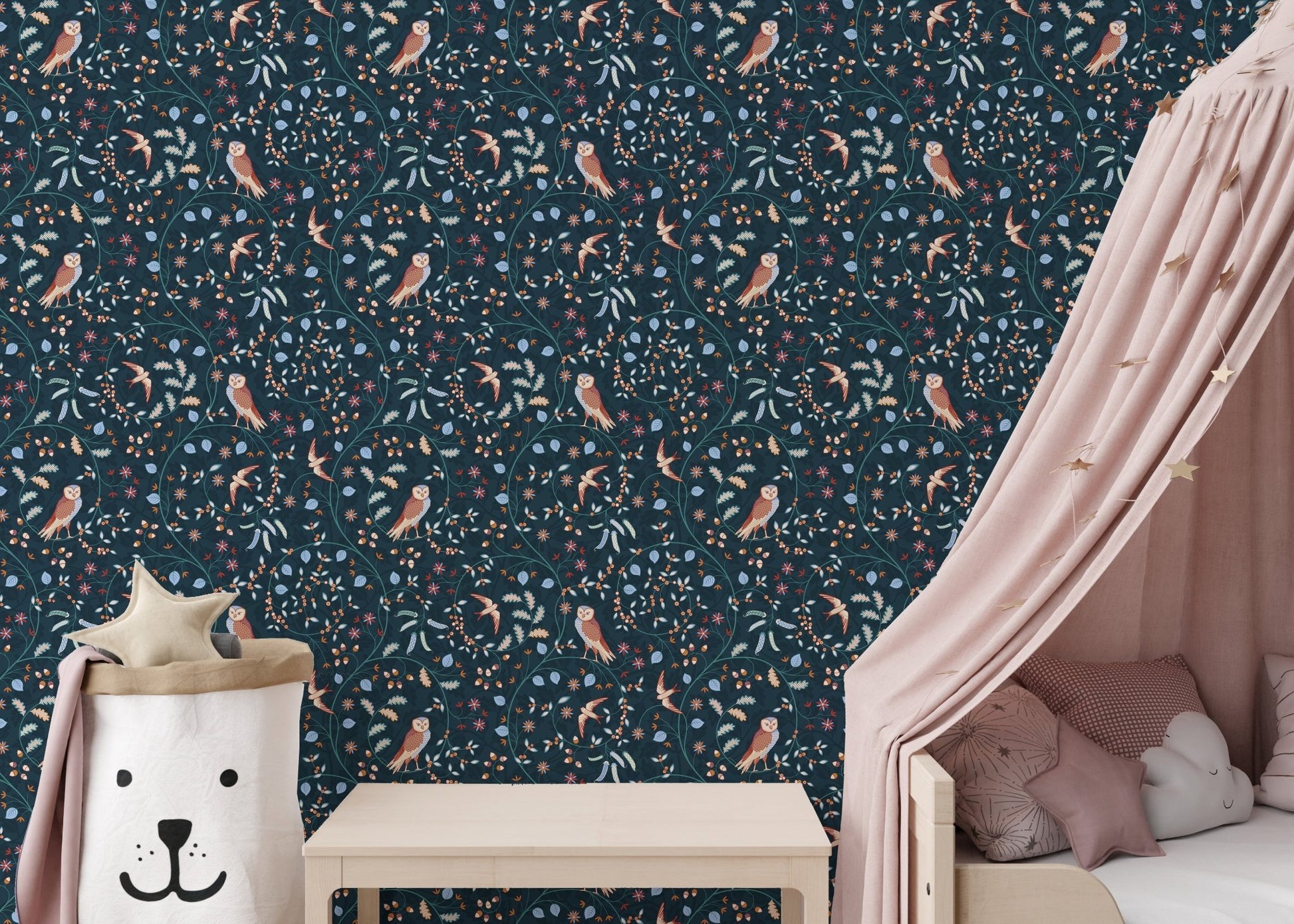 Decorative wallpaper featuring owls and leaves
