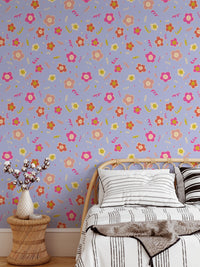 Playful smiley blooms wallpaper with squiggly lines.